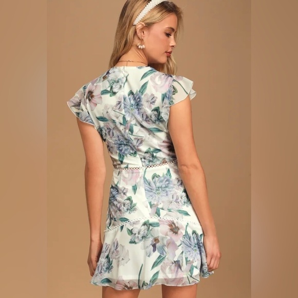 NEW Lulus Art Of Love Multi Floral Print Ruffle Mini Dress V-Neck Sz M - Picture 2 of 12